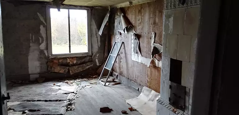 Why Selling a Distressed House Through Traditional Methods Fails in Grand Prairie